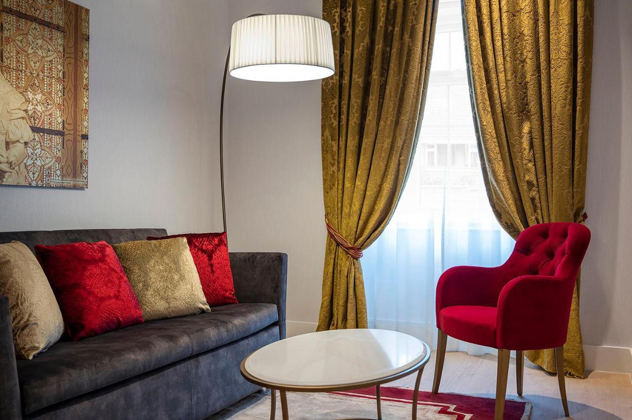 Aurea Ana Palace By Eurostars Hotel Company Budapest Ngoại thất bức ảnh A floor lamp