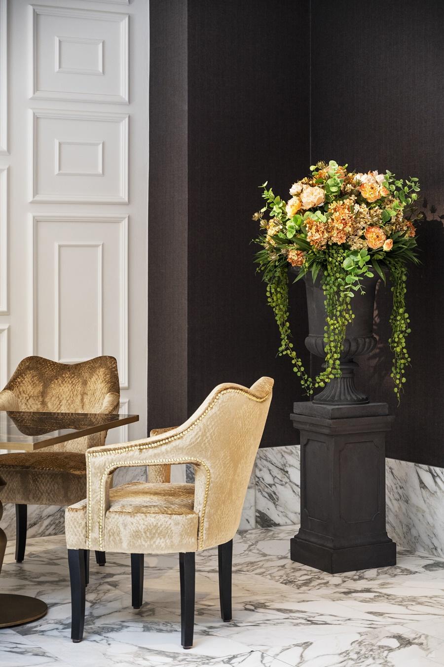 Aurea Ana Palace By Eurostars Hotel Company Budapest Ngoại thất bức ảnh A flower arrangement by the artist