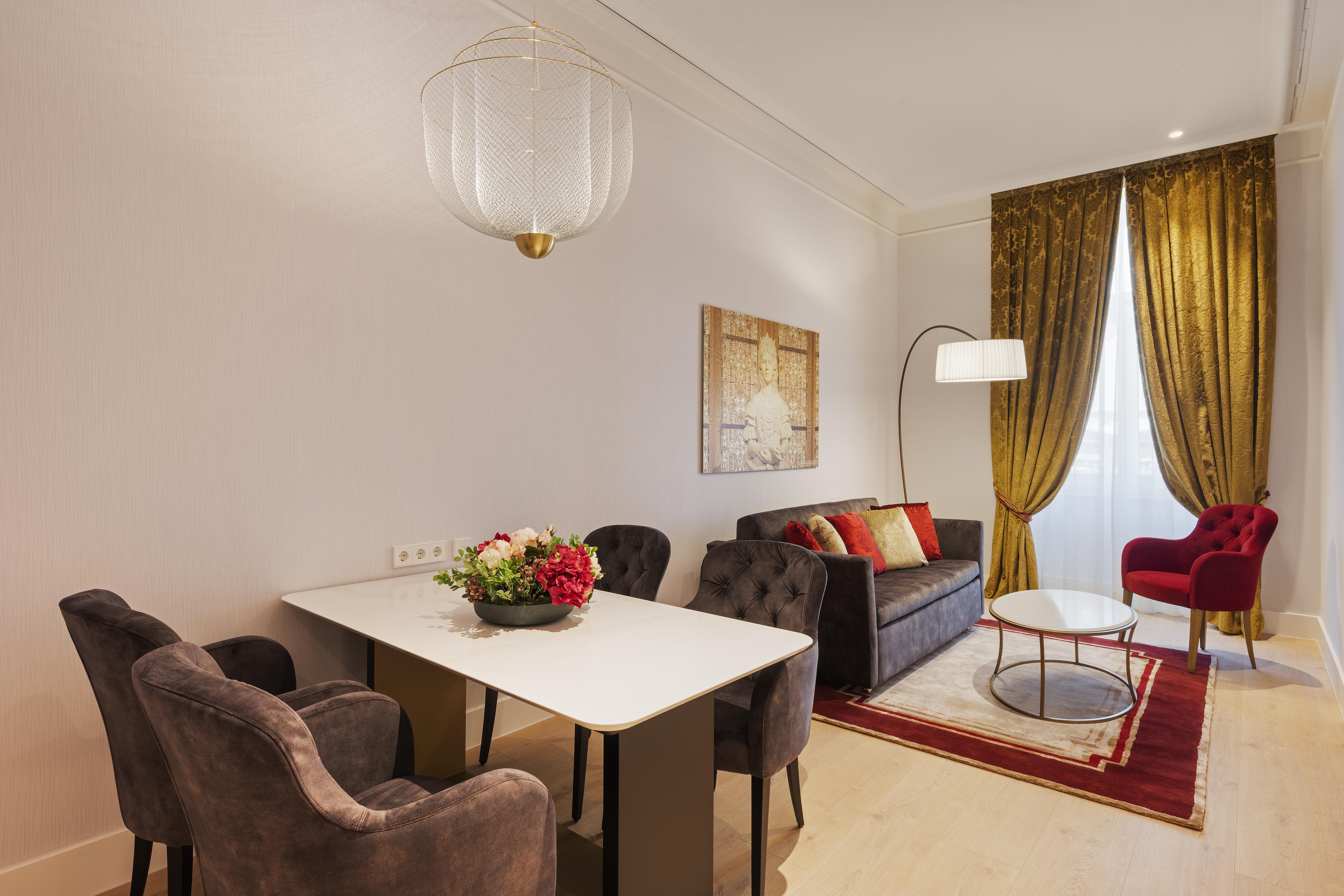 Aurea Ana Palace By Eurostars Hotel Company Budapest Ngoại thất bức ảnh A suite at the hotel