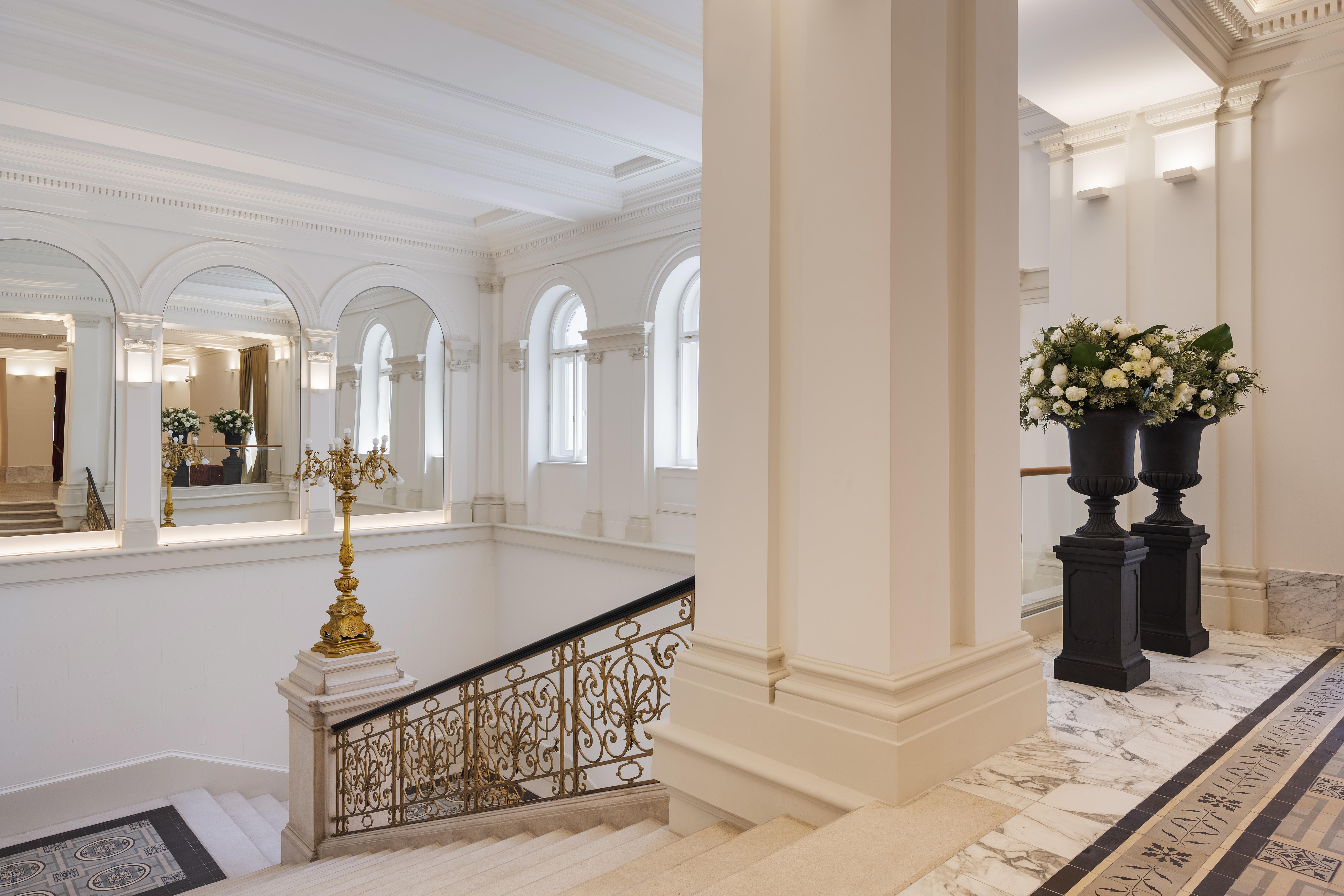 Aurea Ana Palace By Eurostars Hotel Company Budapest Ngoại thất bức ảnh The hotel's lobby