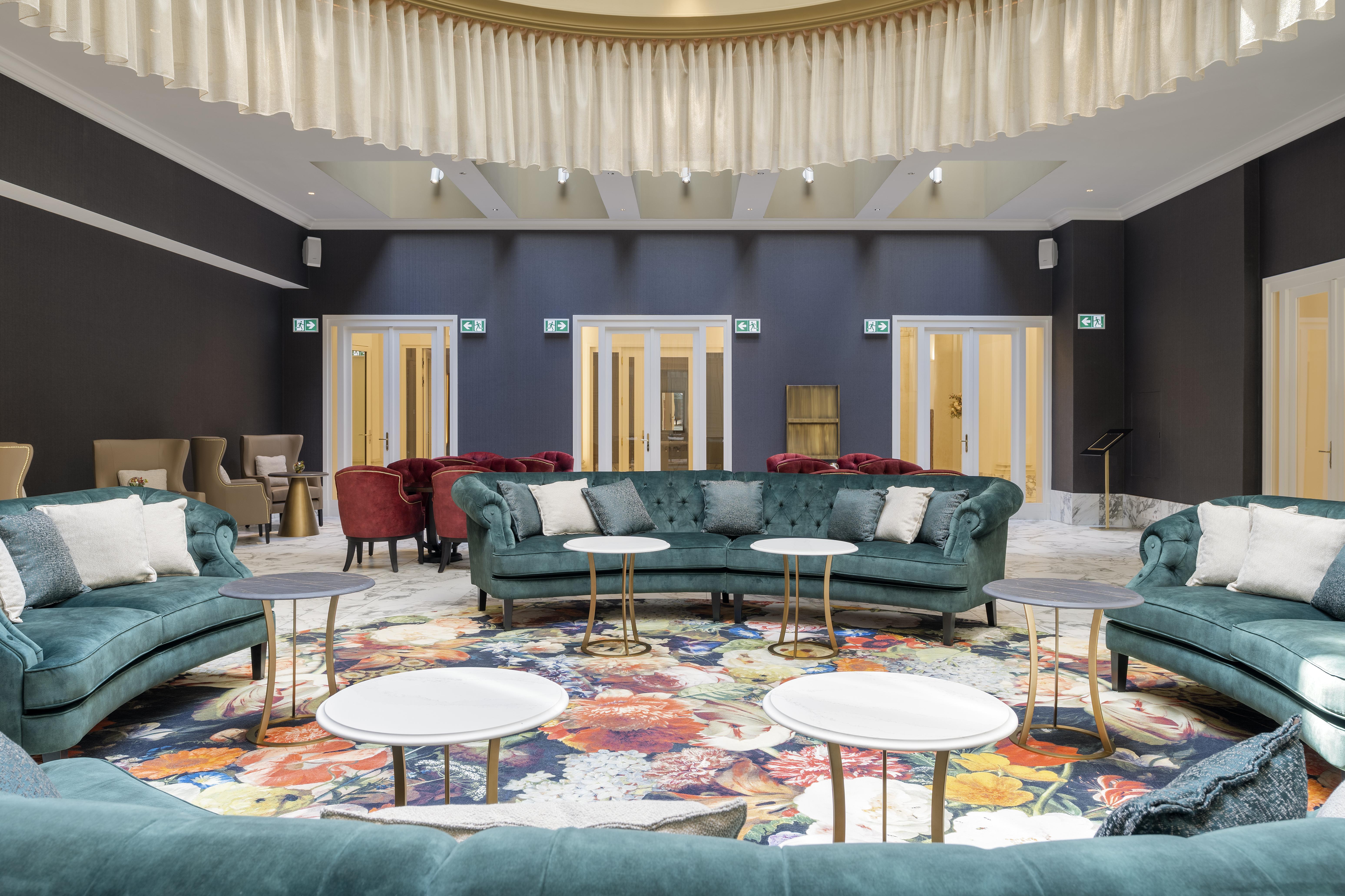 Aurea Ana Palace By Eurostars Hotel Company Budapest Ngoại thất bức ảnh The interior of the main building