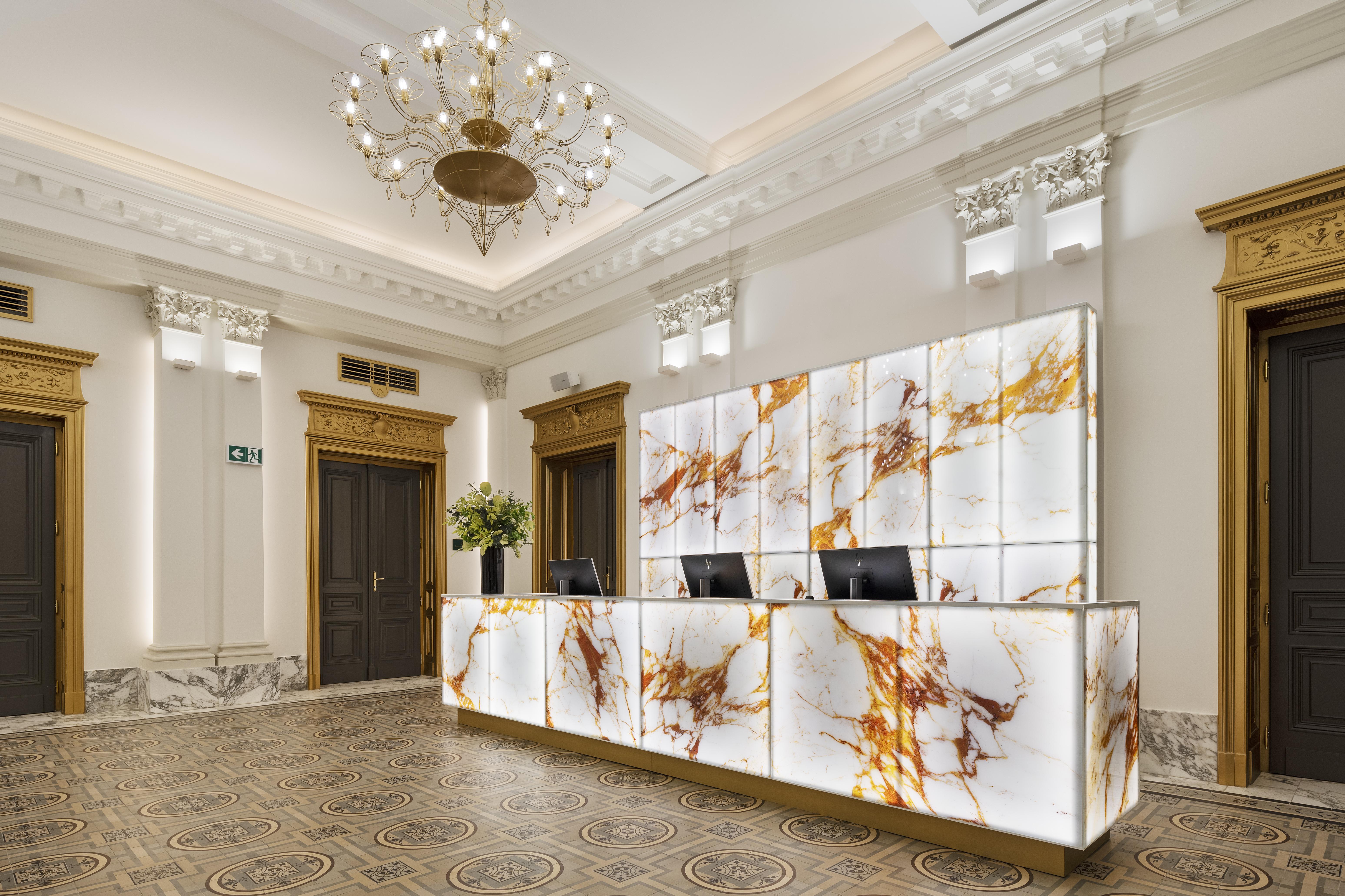 Aurea Ana Palace By Eurostars Hotel Company Budapest Ngoại thất bức ảnh A reception desk made of translucent stone